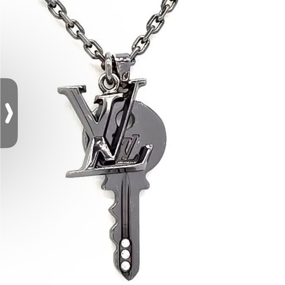 Louis Vuitton  Pendant Necklace | round 23 inches